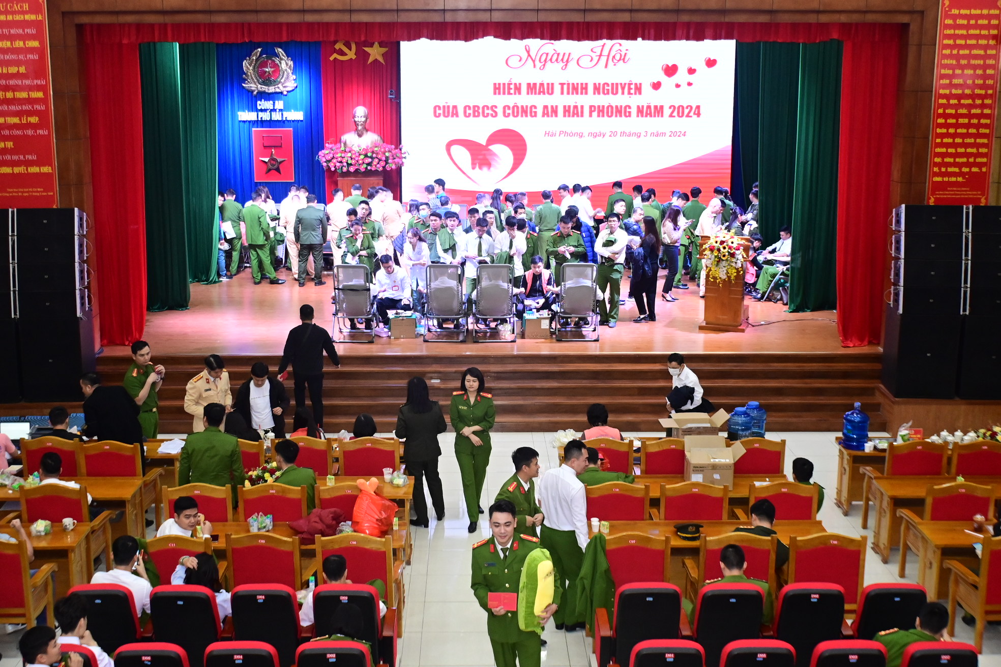 550 CBCS Công an thành phố sôi nổi tham gia Ngày hội hiến máu tình nguyện năm 2024